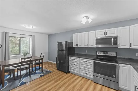 72 Hawthorne Circle South Burlington VT 05403