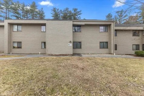 72 Hawthorne Circle South Burlington VT 05403