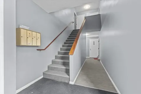 72 Hawthorne Circle South Burlington VT 05403