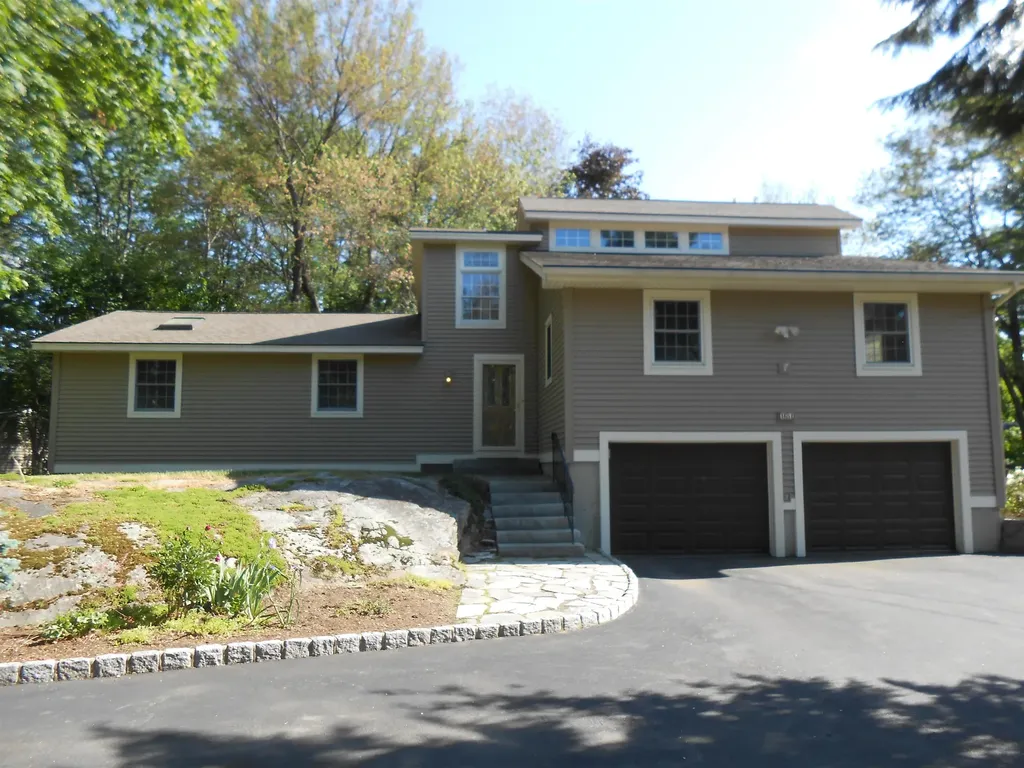 1651 River Road Manchester NH 03104