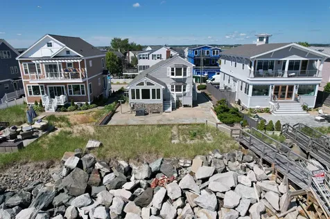 27 Thornton Street Hampton NH 03842