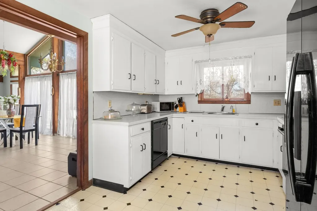 60 Woodman Road South Hampton NH 03827