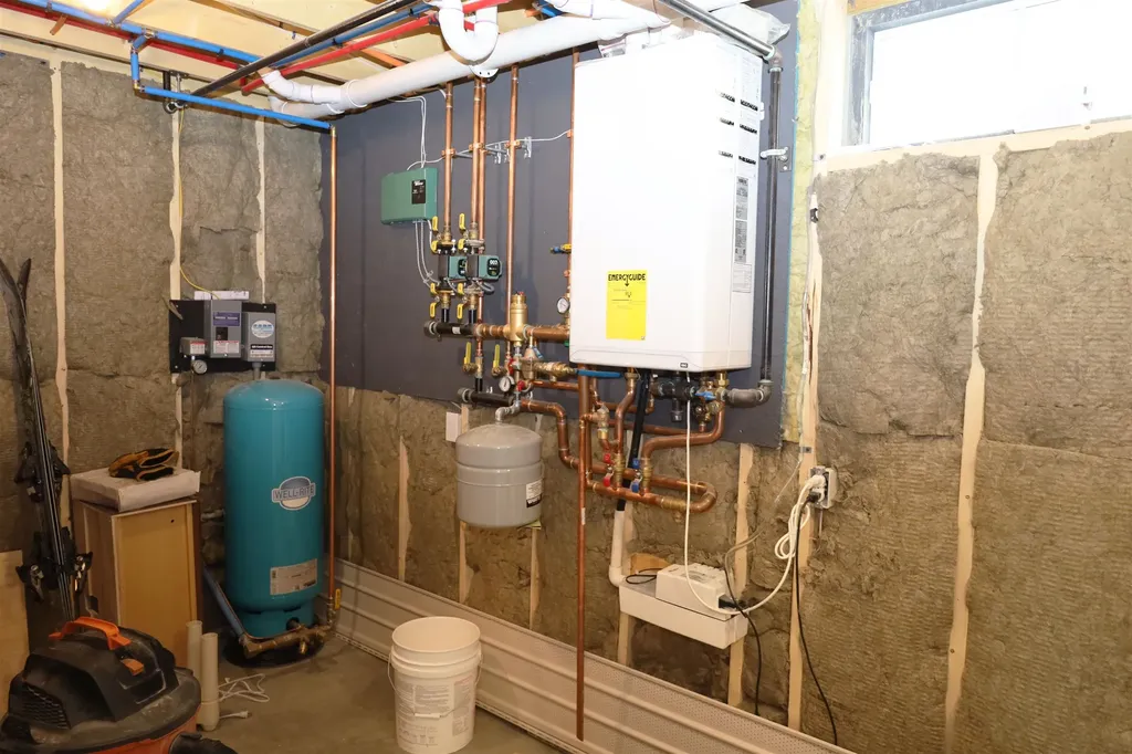 281 Rogan's Way Kirby VT 05824