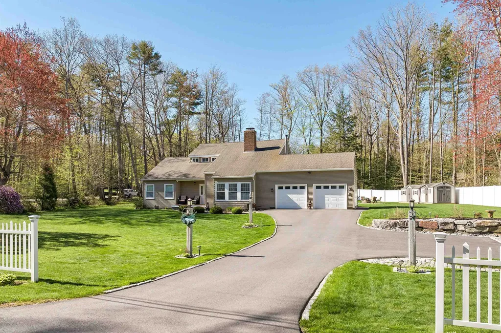 222 Dockham Shore Road Gilford NH 03249