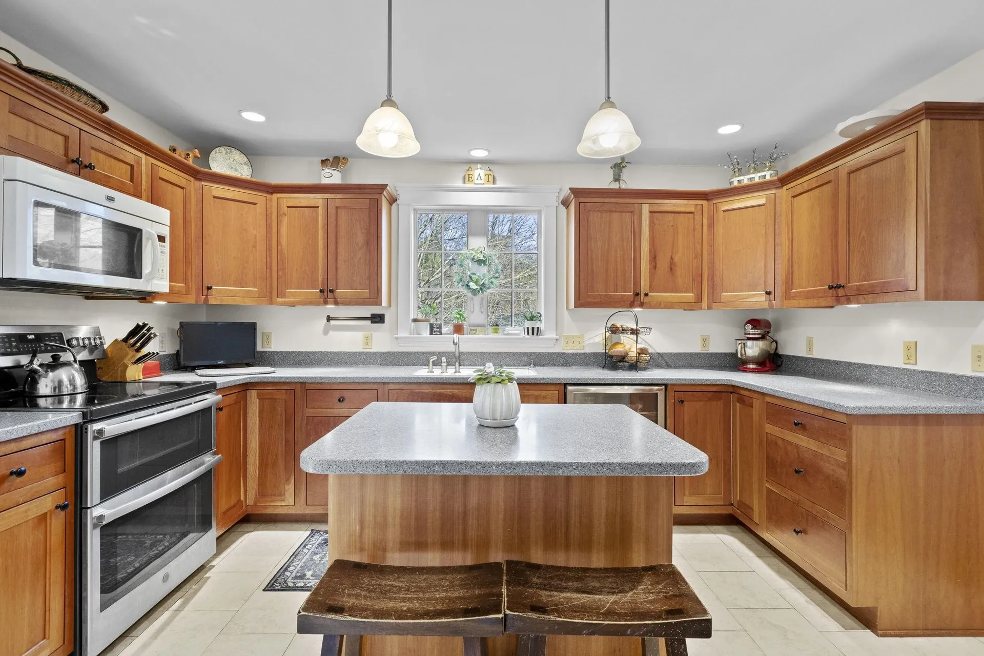 121 South Road East Kingston NH 03827