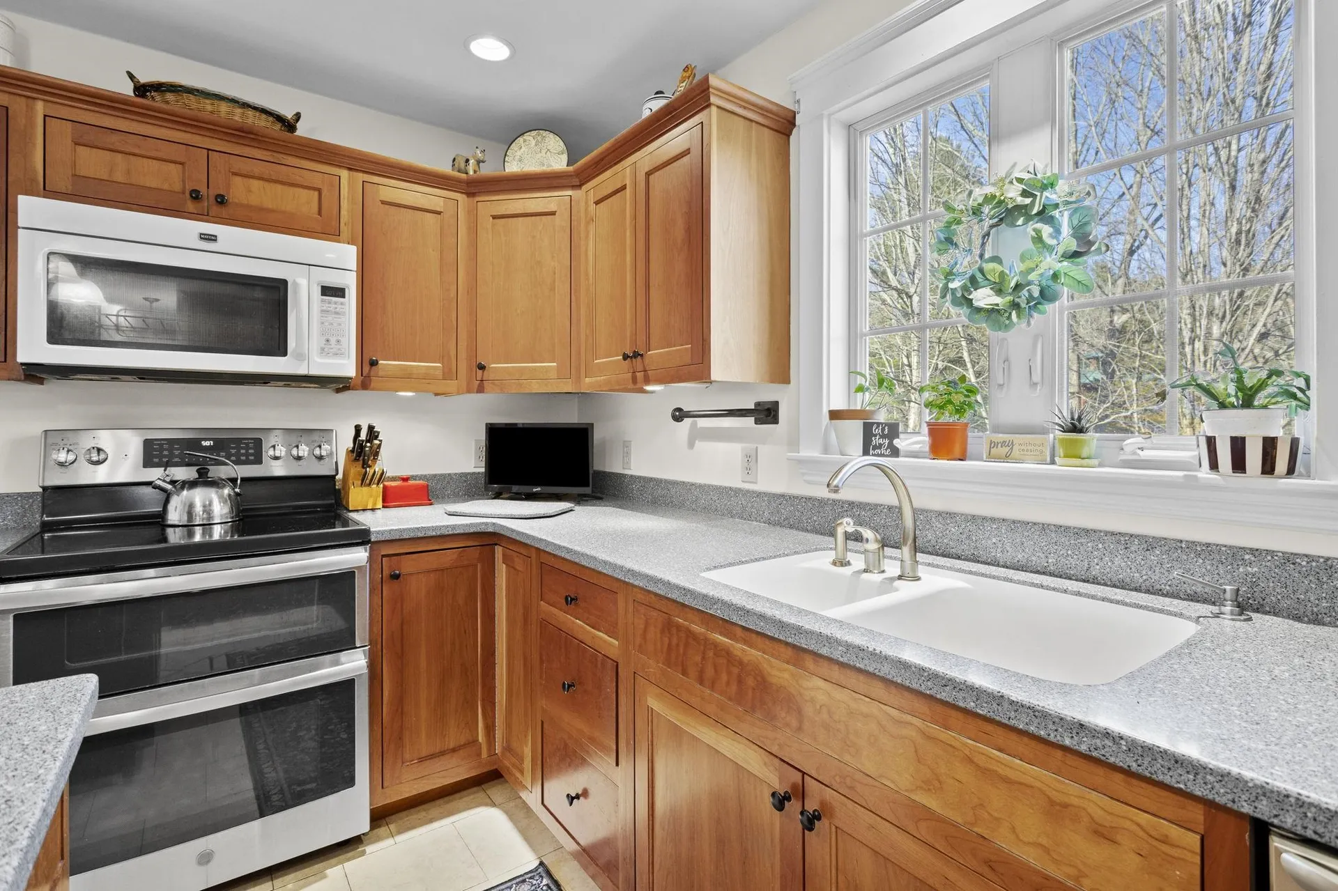 121 South Road East Kingston NH 03827