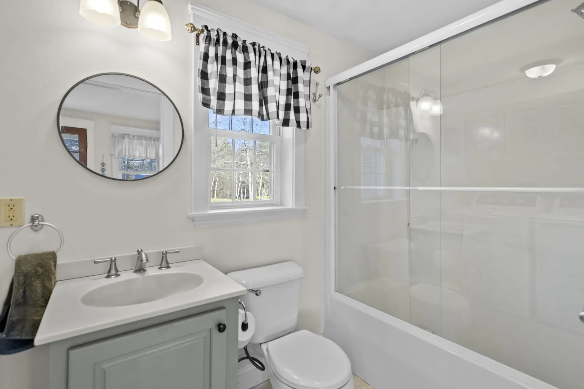 121 South Road East Kingston NH 03827