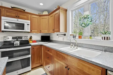 121 South Road East Kingston NH 03827