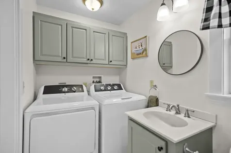 121 South Road East Kingston NH 03827