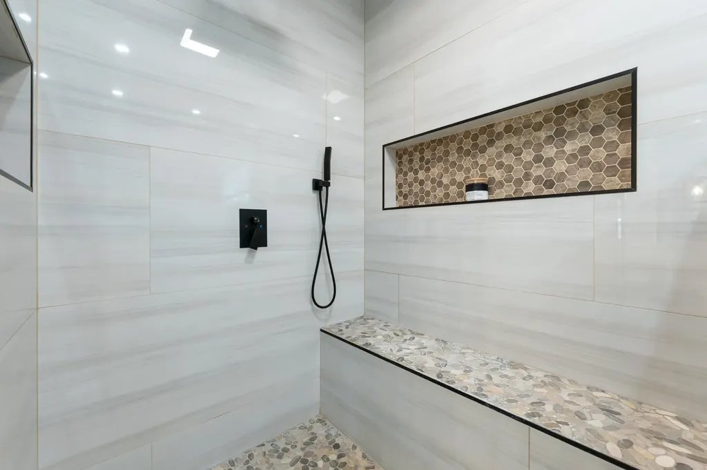 39 South Avenue Derry NH 03038