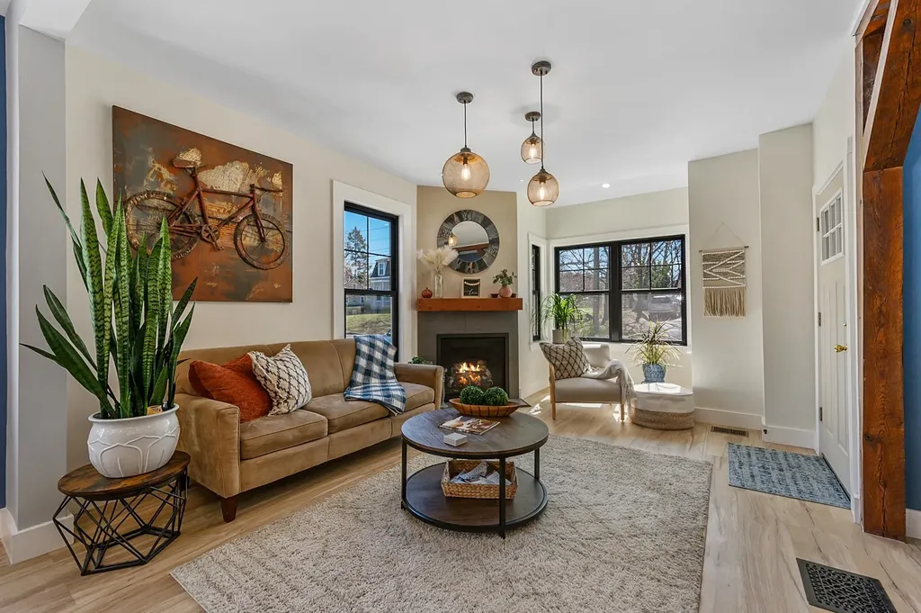 39 South Avenue Derry NH 03038