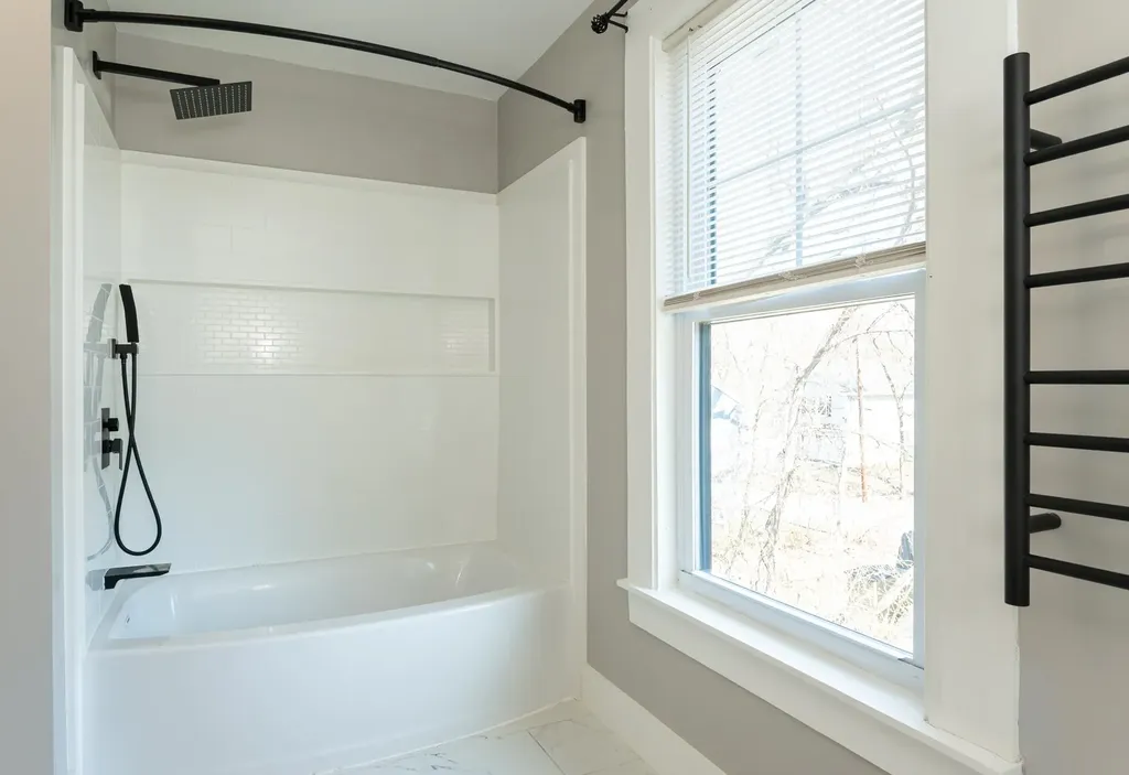 39 South Avenue Derry NH 03038