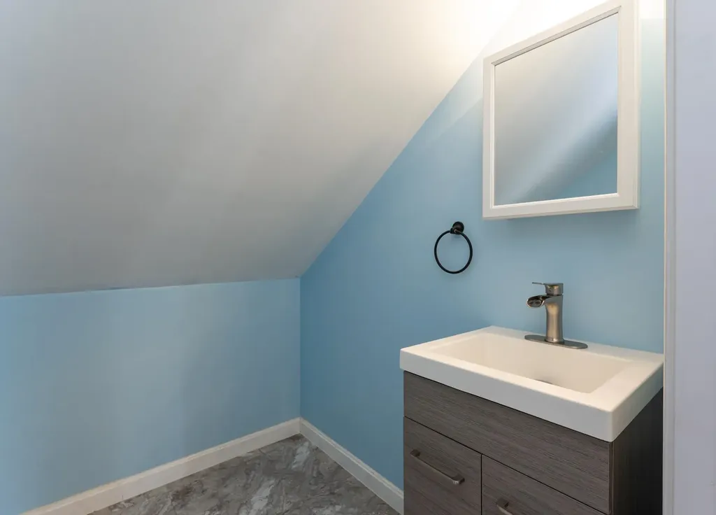 39 South Avenue Derry NH 03038