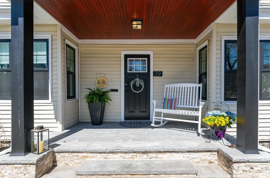 39 South Avenue Derry NH 03038