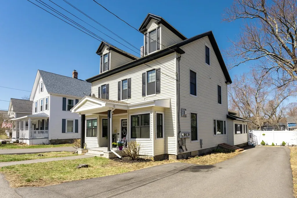 39 South Avenue Derry NH 03038