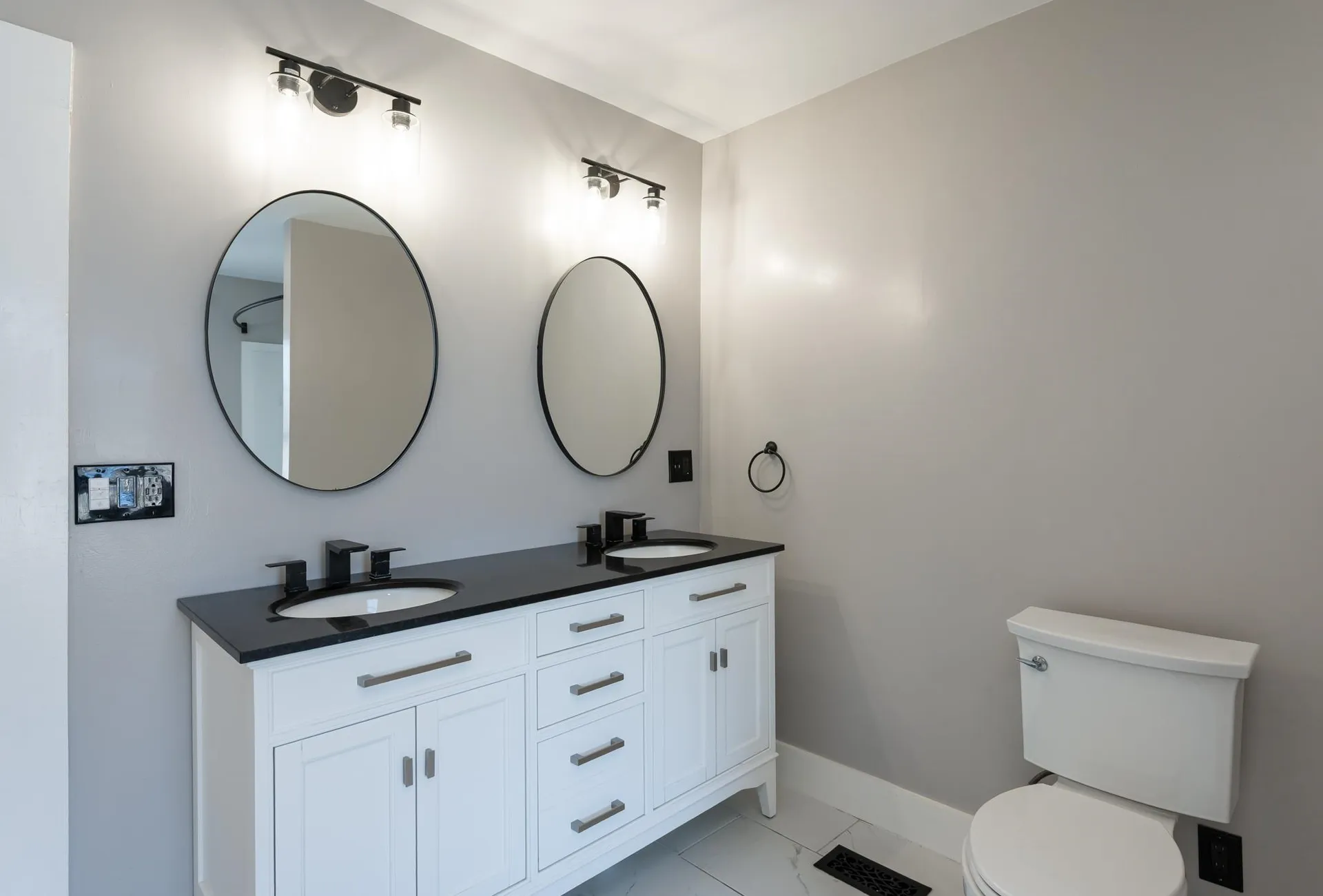 39 South Avenue Derry NH 03038