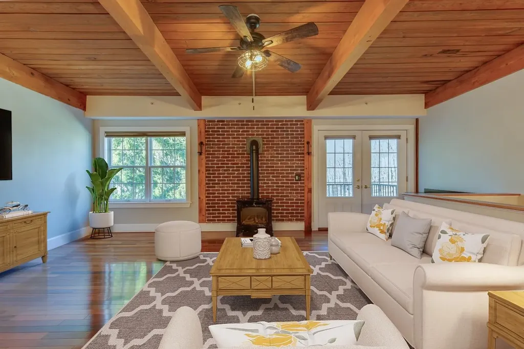 7 Chester Road Derry NH 03038