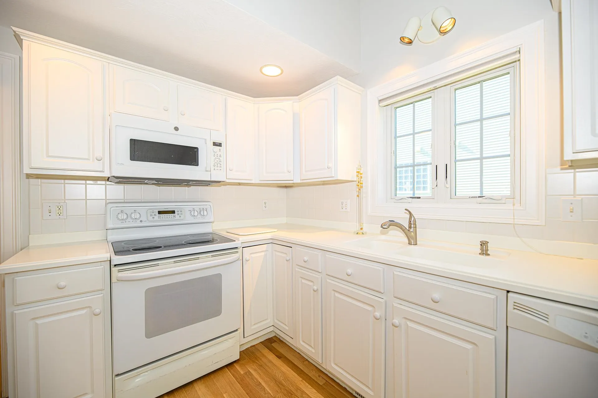 39 Hampton Meadows Hampton NH 03842