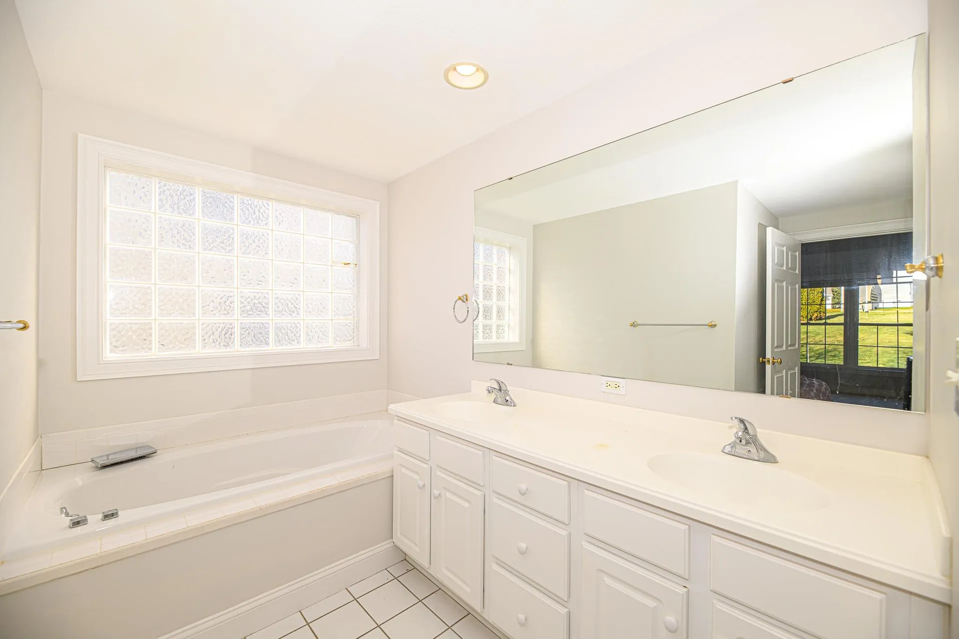 39 Hampton Meadows Hampton NH 03842