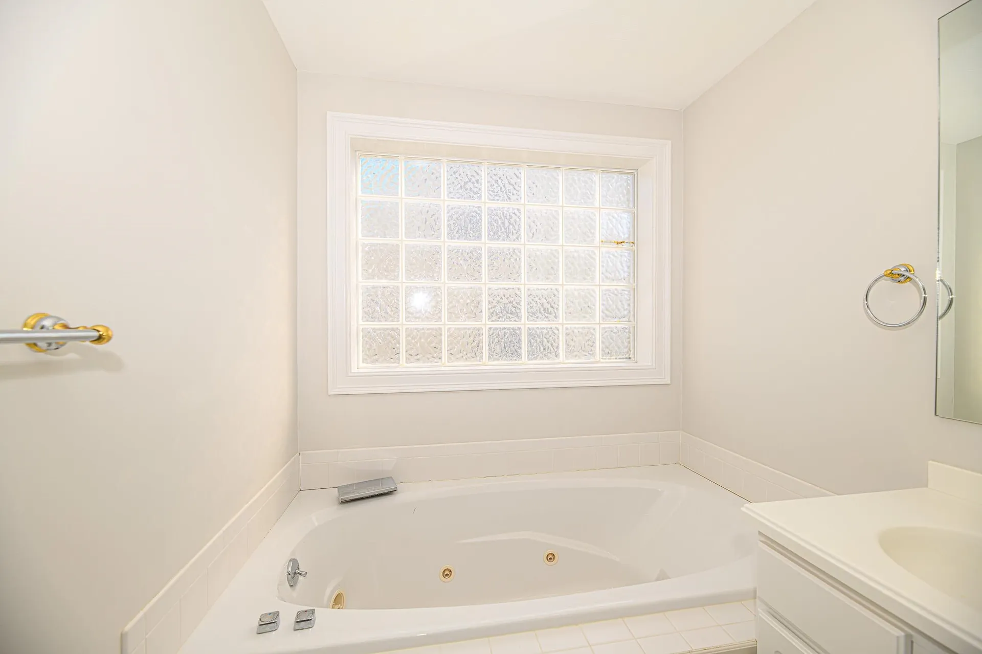 39 Hampton Meadows Hampton NH 03842