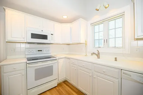 39 Hampton Meadows Hampton NH 03842