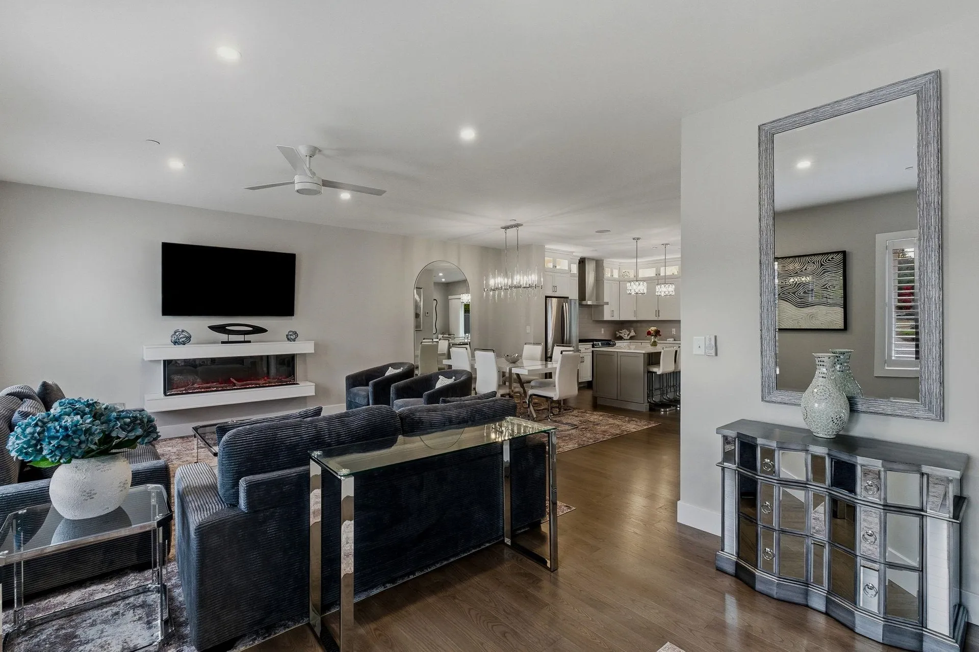 12 Elise Avenue Londonderry NH 03053