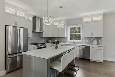 12 Elise Avenue Londonderry NH 03053