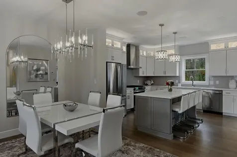 12 Elise Avenue Londonderry NH 03053