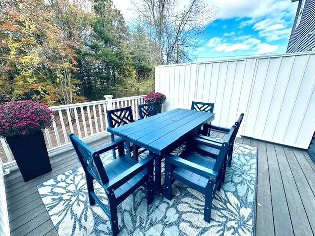 14 Elise Avenue Londonderry NH 03053