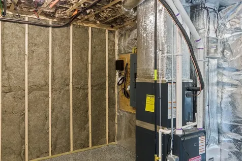 14 Elise Avenue Londonderry NH 03053