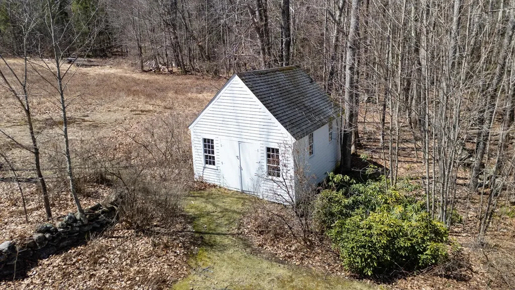 228 Woodward Hill Road Francestown NH 03043