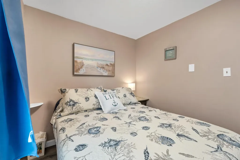 8 Island Path Hampton NH 03842