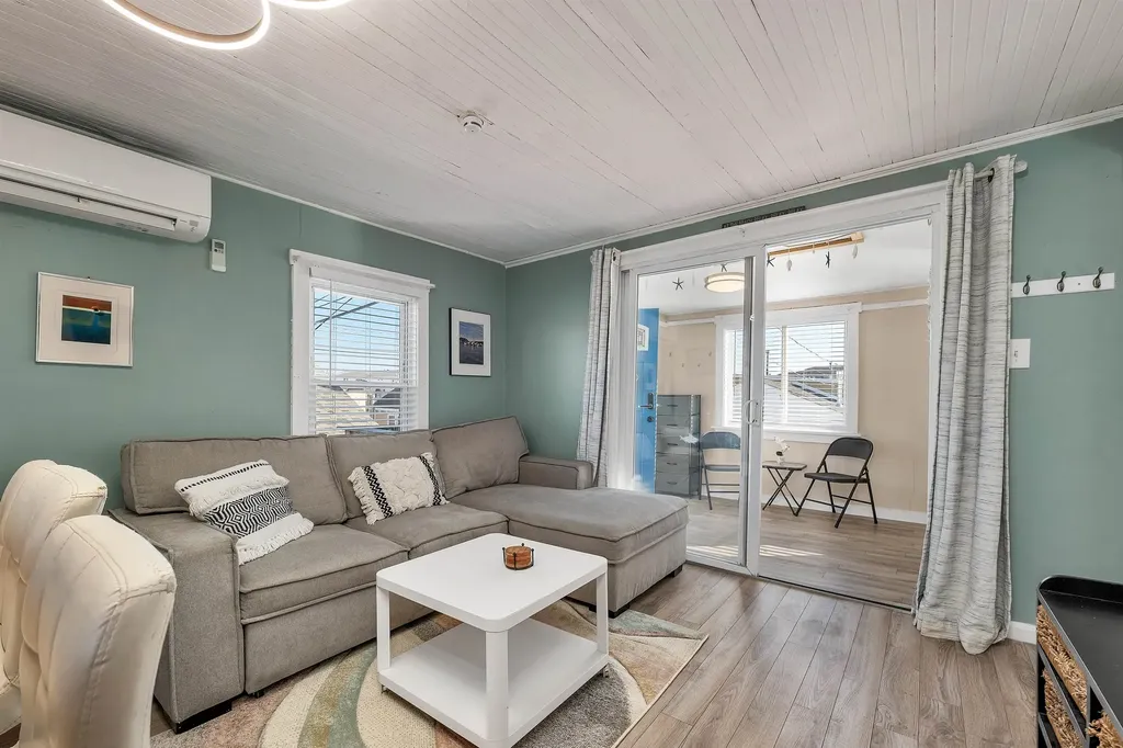 8 Island Path Hampton NH 03842