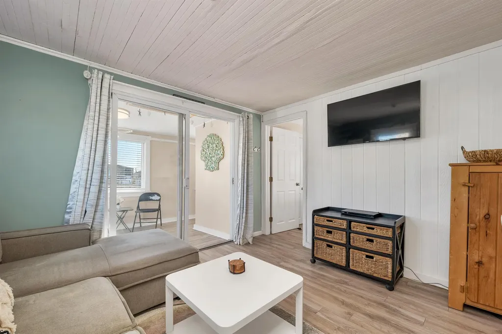 8 Island Path Hampton NH 03842