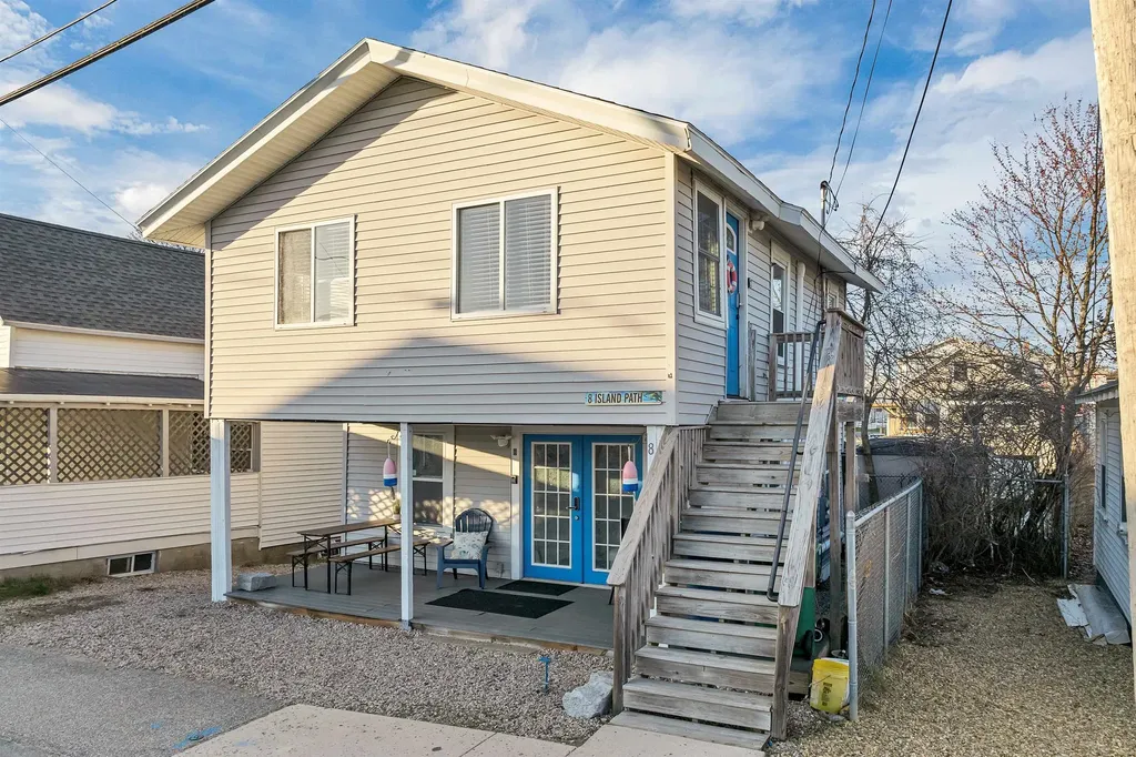 8 Island Path Hampton NH 03842