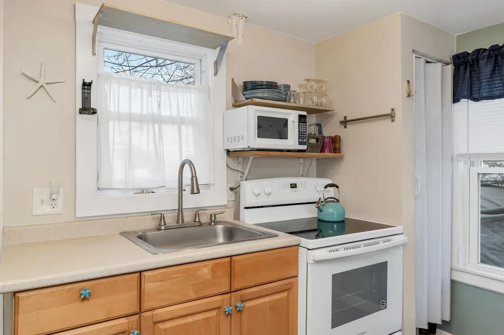 8 Island Path Hampton NH 03842