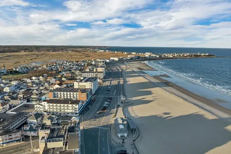 8 Island Path Hampton NH 03842