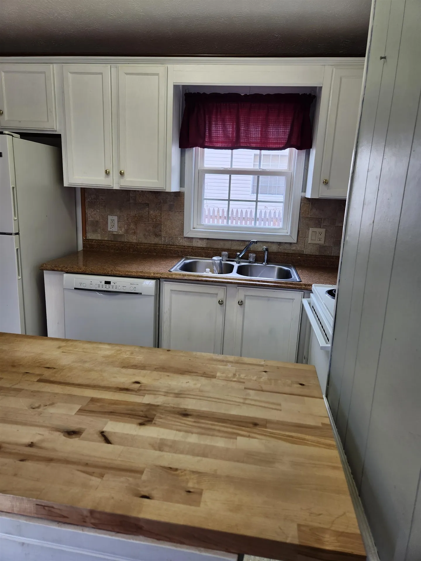 106 Lat Lane Swanzey NH 03446