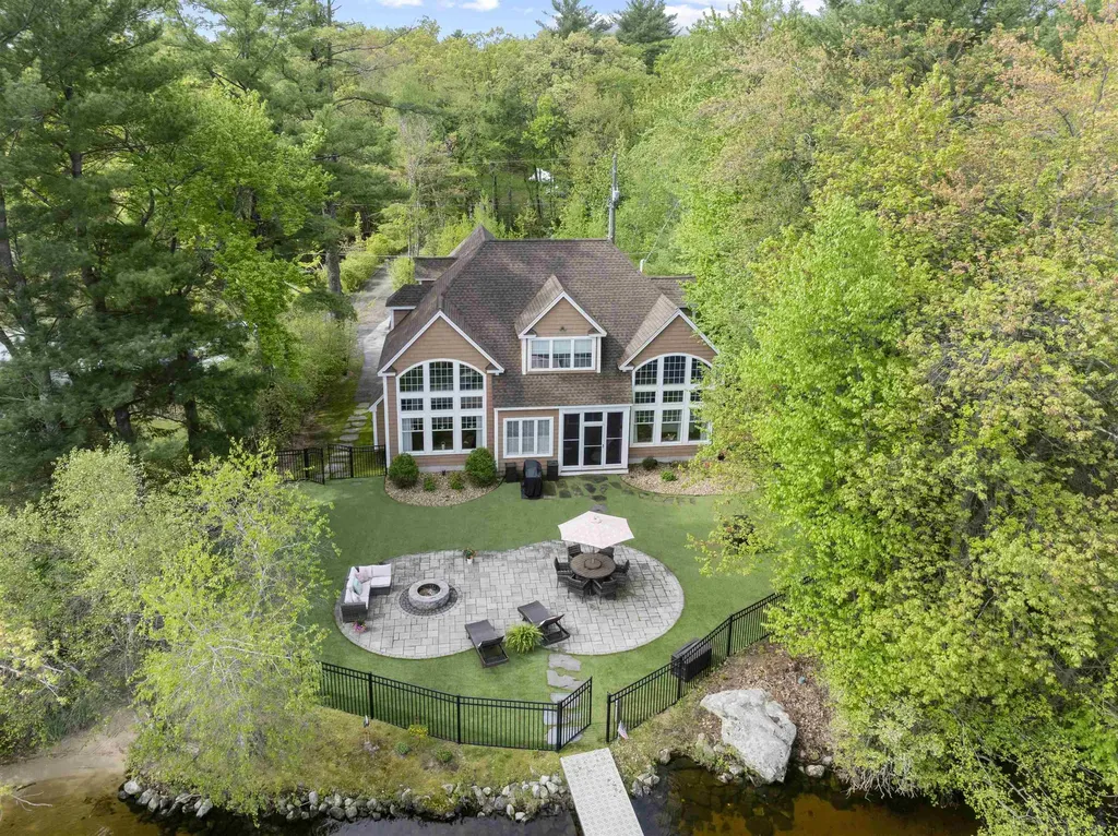 23 Whitneys Grove Road Derry NH 03038