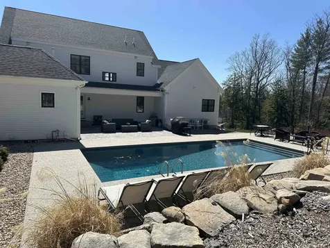 17 Wheeler Farm Road Bedford NH 03110-6130