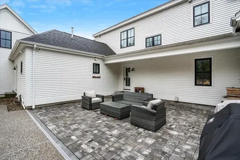 17 Wheeler Farm Road Bedford NH 03110-6130