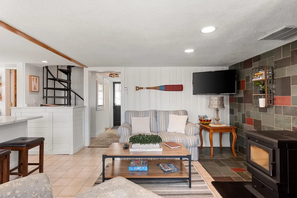 1140 & 1142 North Main Street Bristol NH 03222