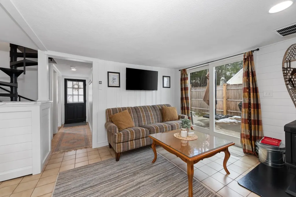 1140 & 1142 North Main Street Bristol NH 03222