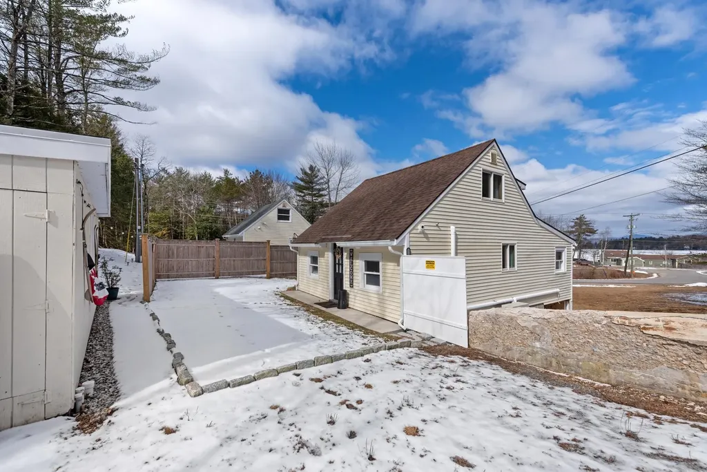 1140 & 1142 North Main Street Bristol NH 03222