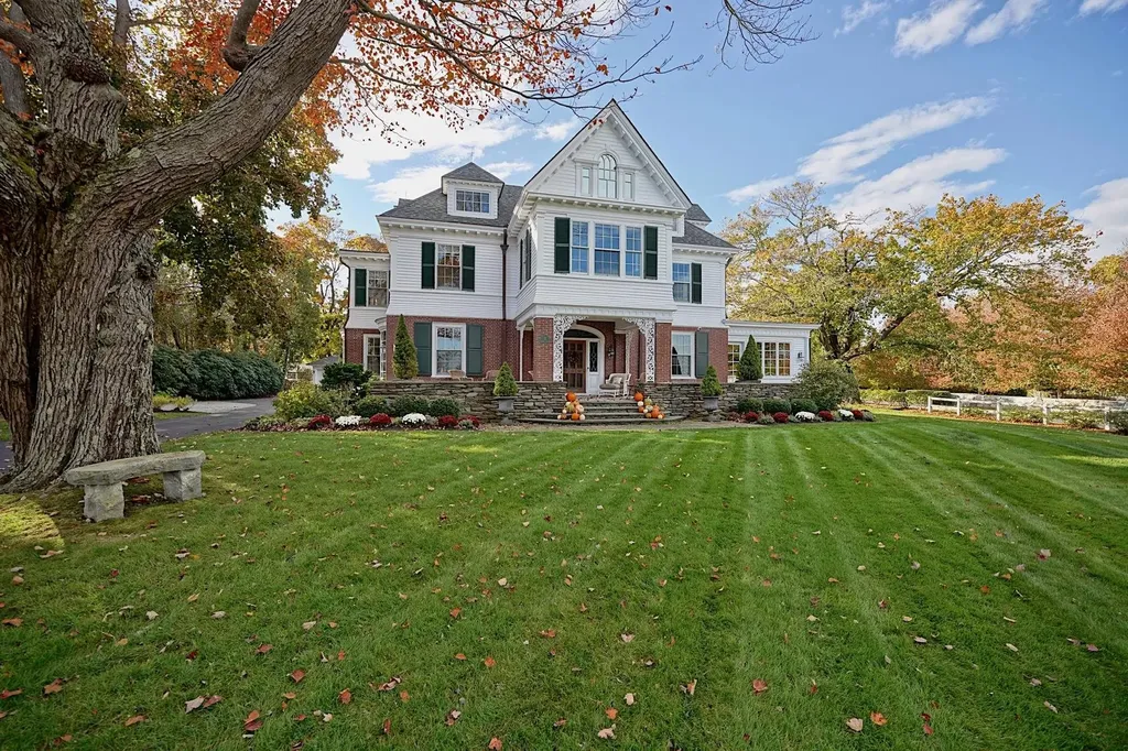 12 Willow Avenue North Hampton NH 03862