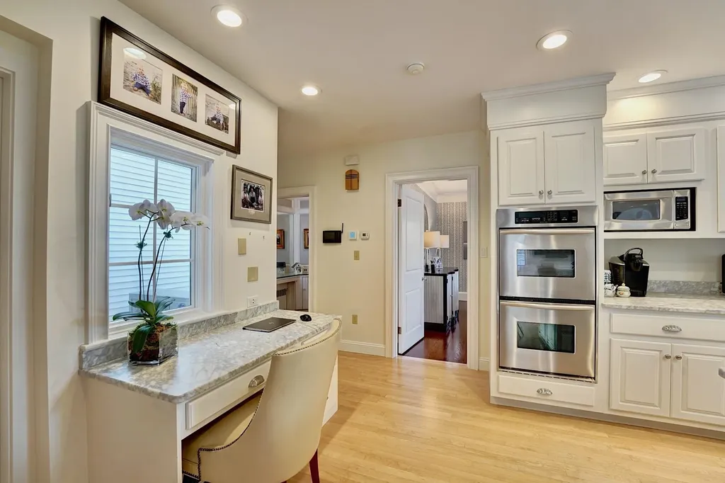 12 Willow Avenue North Hampton NH 03862