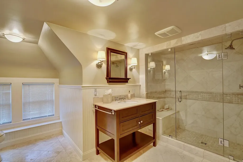 12 Willow Avenue North Hampton NH 03862