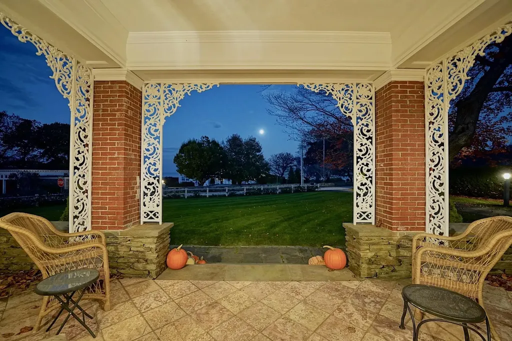 12 Willow Avenue North Hampton NH 03862