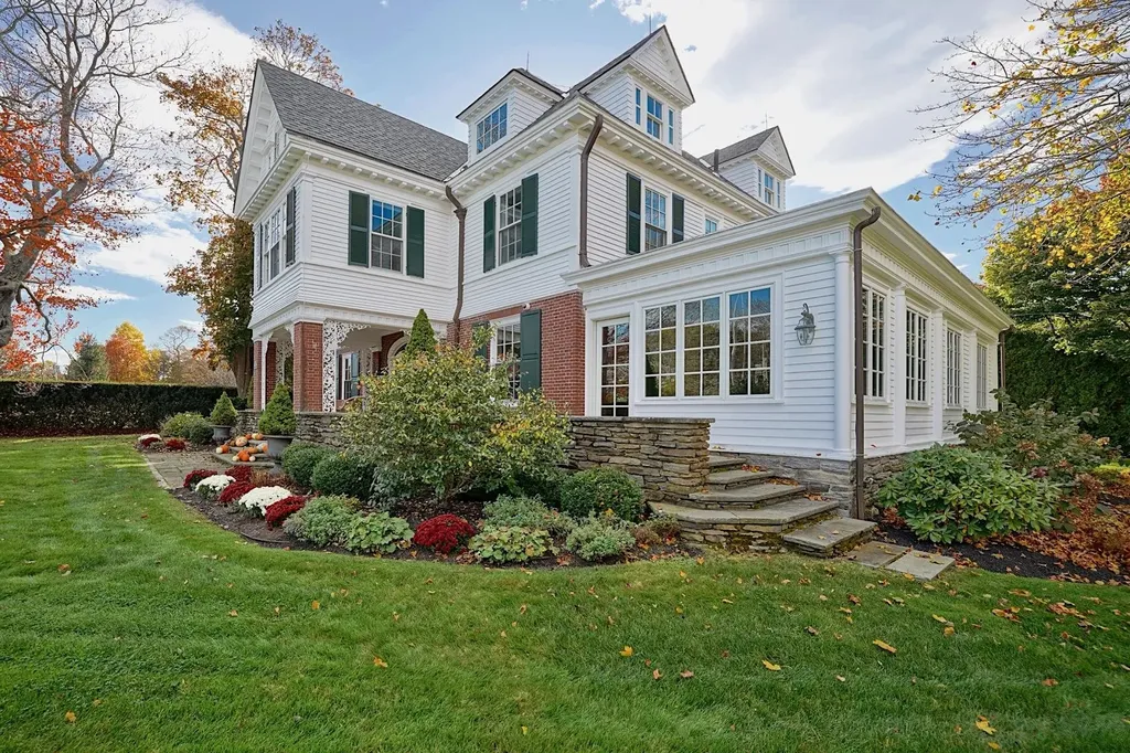 12 Willow Avenue North Hampton NH 03862