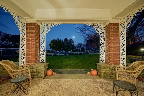 12 Willow Avenue North Hampton NH 03862